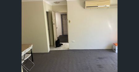 ✨ Modern Furnished 2-Bedroom Apartment in Rosebery | Prime Location | Easy Access to UNSW & USYD - Photo 3