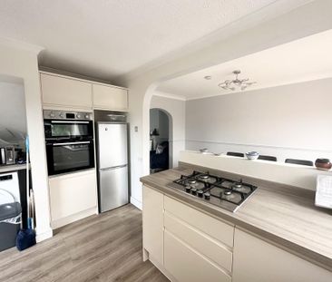 3 bedroom semi-detached house to rent - Photo 6