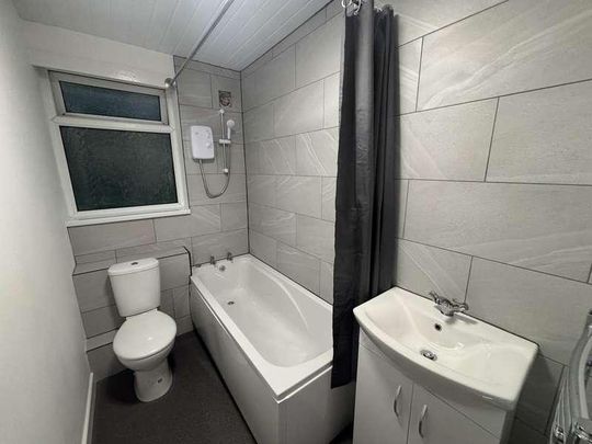 Bury New Road, Salford, M7 - Photo 1