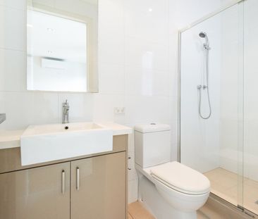PRIME BAYSIDE LIVING IN THE HEART OF SANDRINGHAM - Photo 2