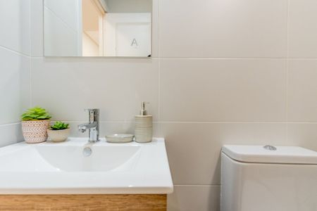 Beautiful modern room in Alejandro González, Madrid - Photo 2