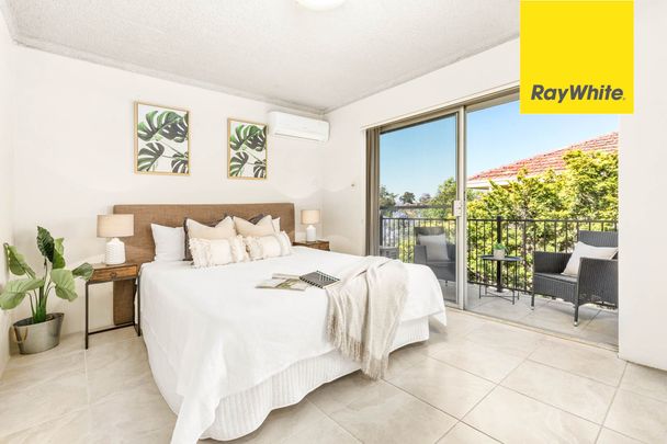 Updated two bedroom unit in a convenient location - Photo 1