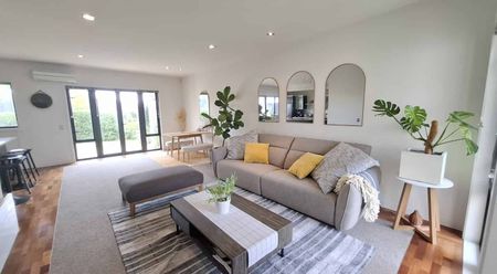 Stunning Fully Furnished Home at “Point Ridge” for Short Term Rental - Photo 2