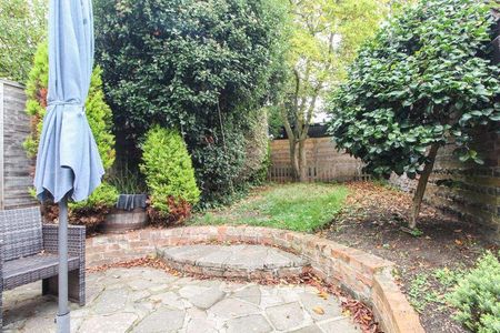 2 bedroom semi-detached house to rent - Photo 4