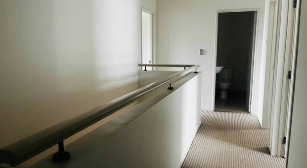 Lovely 4 bedrooms Home with Double Garage - Photo 1