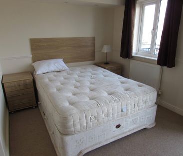 4 bedroom terraced house to rent - Photo 5