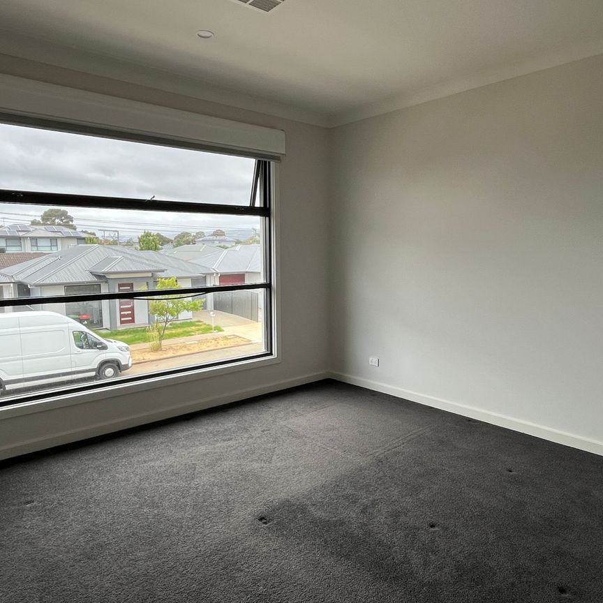 Modern Three Bedroom Home - Close to Train Station - Photo 1