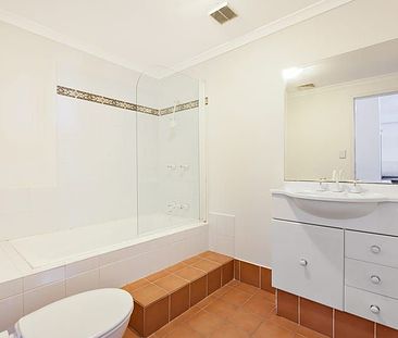 Modern & Convenient Two Bedroom, Two Bathroom Unit With Air Con, Balconies & Car Space - Photo 5