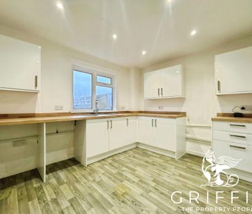 Markhams Chase, Basildon, SS15 - Photo 1