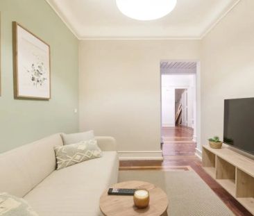 Room in a shared 7-bedroom apartment for rent in Lisbon - Foto 2