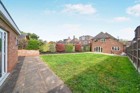 St Georges Drive, Ickenham, UB10 - Photo 2