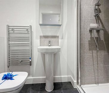 2 bedroom terraced house to rent - Photo 4