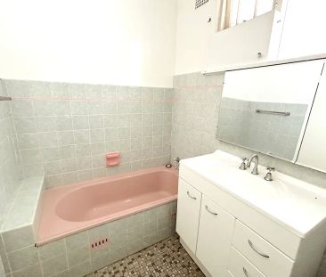 “Walk to Castle Hill Metro, Castle Tower & Popular Schools” - Photo 2