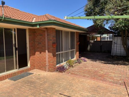 4 Lagana Drive, SHEPPARTON VIC 3630 - Photo 2