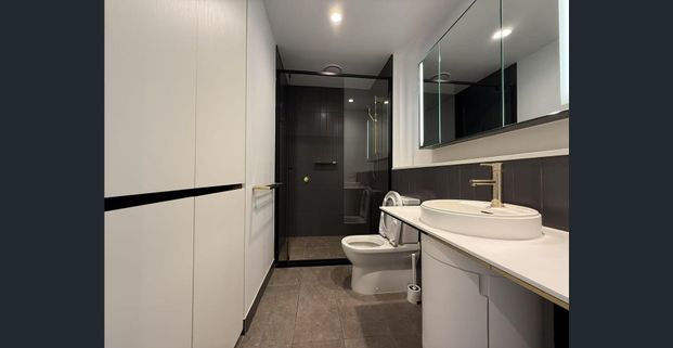 Contemporary City Living in the Iconic Aurora Tower - Photo 1