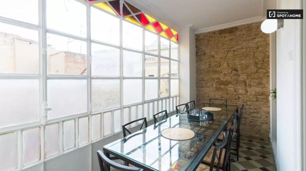 Room for rent in 7-bedroom apartment in Barcelona - Foto 1