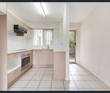 Neat & Simple - Photo 2