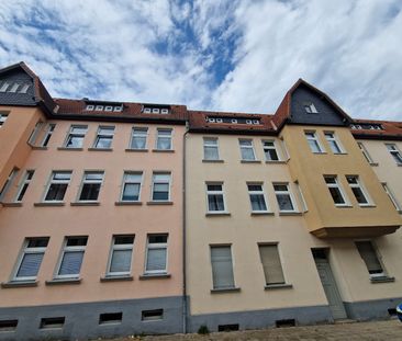 Zwei Zimmer, Tageslichtbad und Balkon mit Aussicht ins Grüne! - Photo 2