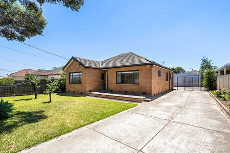 10 Carol Grove, Tullamarine VIC 3043 - Photo 2