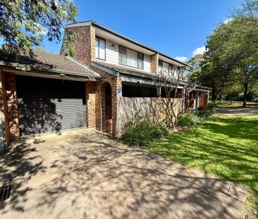 Bright & Spacious 3-Bedroom Townhouse in Prime Location - Photo 4