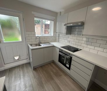 2 bedroom semi-detached house to rent - Photo 6