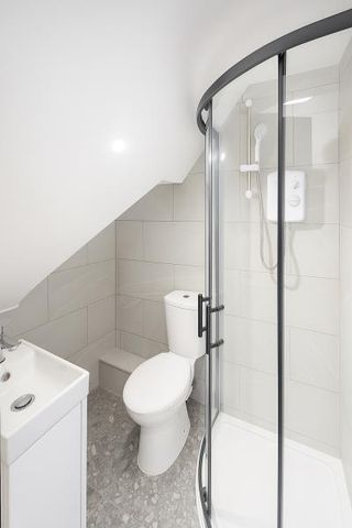 Raymond Crescent , Guildford, GU2 - Photo 5