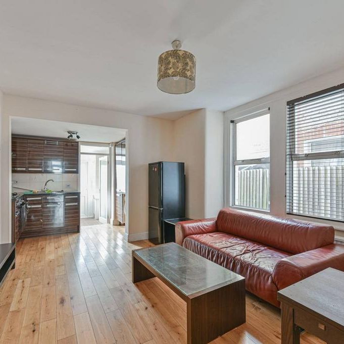 2 bedroom maisonette to rent - Photo 1