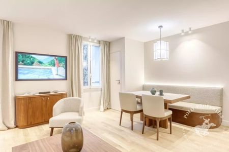 Appartement à louer à Paris 8Ème - Photo 2