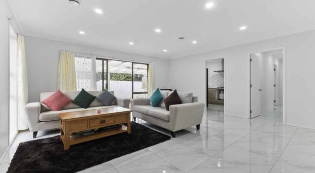 Spacious 3-Bedroom + 1 Studio and 2 Kitchen - Photo 1