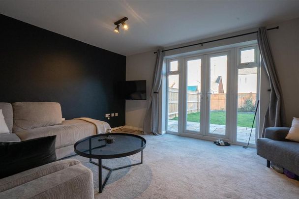 3 bedroom semi-detached house to rent - Photo 1