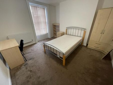 10 bedroom flat to rent - Photo 5