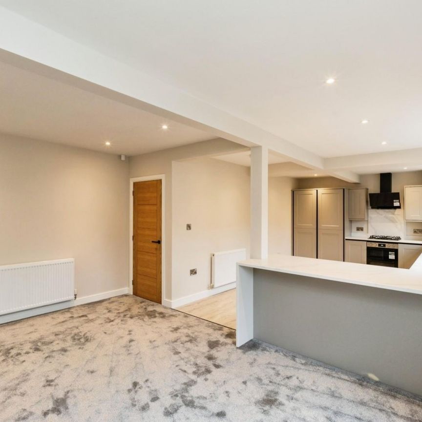 4 bedroom House To Let - Photo 1