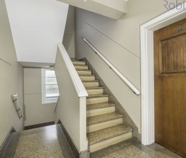 Spacious unit, close to popular Beaumont Street cafe/retail strip. - Photo 3