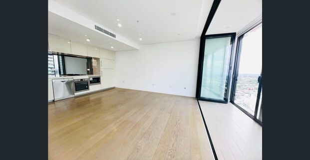 Light, Bright 1 Bedroom apartment in the Heart of St Leonards! - Photo 1