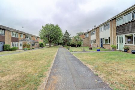 3 bedroom mid terraced house to rent - Photo 5