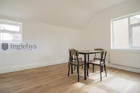 2 bedroom maisonette to rent - Photo 2
