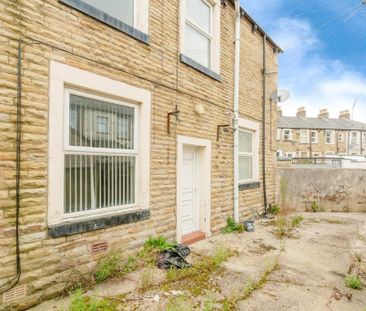 3 bedroom end of terrace house to rent - Photo 4