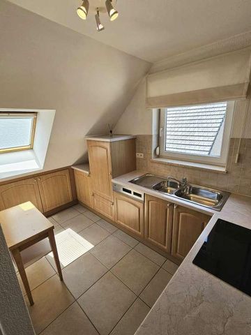 Ruim 3 slaapkamer duplex met autostaanplaats en kelderberging - Photo 4