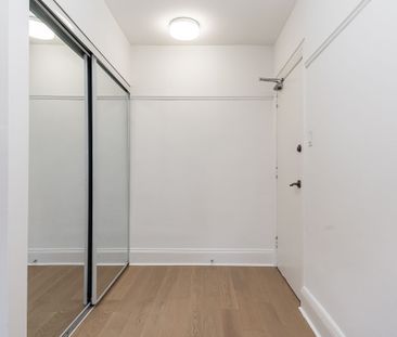 110 Oriole Parkway - Photo 1