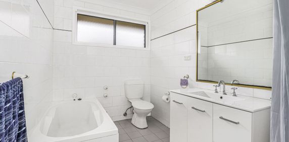 Large 3 bedroom home - Photo 2