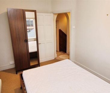 2 bedroom end of terrace house to rent - Photo 3