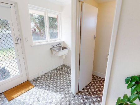 Quiet Bayswater Retreat - Photo 5