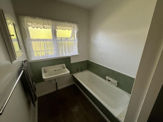 Tidy three bedroom home - Photo 1