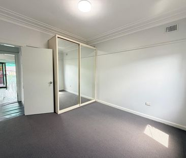 Spacious 3-Bedroom Home with Study/Office and Ample Parking - Photo 4