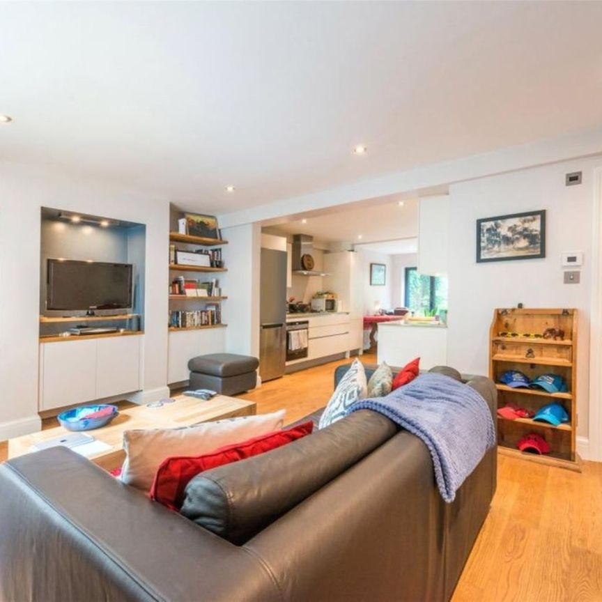 1 Bed Flat, Elmore Street, N1 - Photo 1