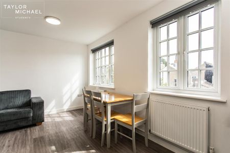 4 bedroom flat to rent - Photo 3