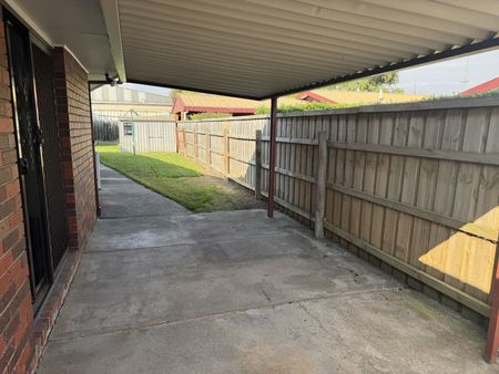 Three Bedroom House - Photo 5
