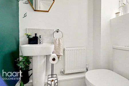 3 bedroom semi-detached house to rent - Photo 5