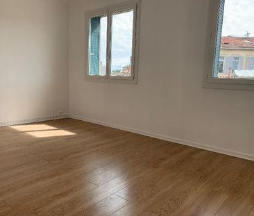 Location appartement Marseille 6ème (13006) - Photo 5