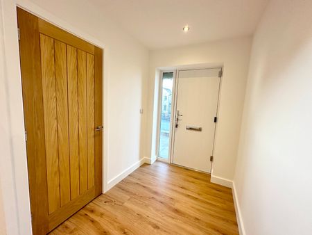 4 bedroom detached house to rent - Photo 2